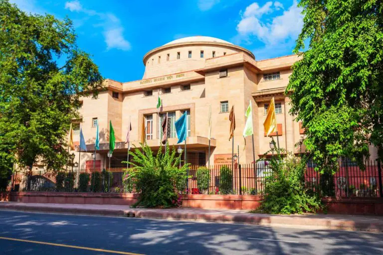 Delhi Museum Marvels: Half-Day Guided Car Tour