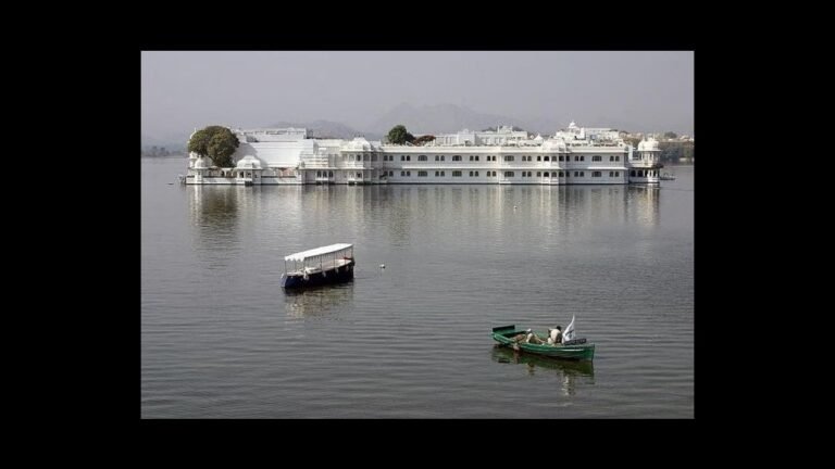 Udaipur by Boat: A Tour of the City's Lakes and Landmarks