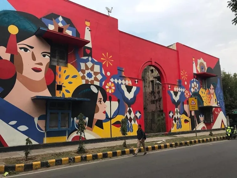 Delhi: Lodhi Street Art & Market Walking Tour with Food Tasting