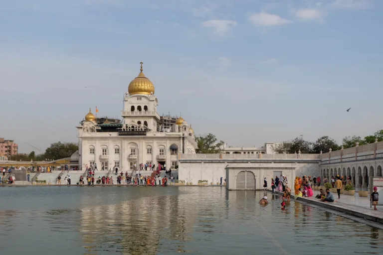 New Delhi: Cultural Walking Tour with Local Snacks (English & Spanish)