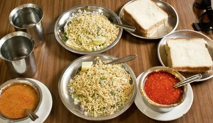 Pune: Breakfast Food Walking Tour: A Taste of Tradition