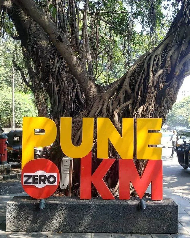Pune: Camp Cultural Walking Tour with Local Snacks