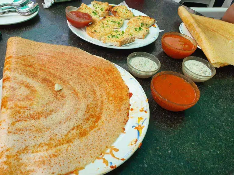 Pune: Lunch Food Walking Tour: A Taste of Modern Brunch